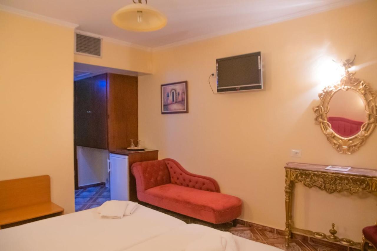 Hotel Astoria Igoemenitsa Buitenkant foto