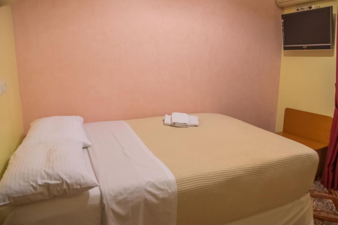 Hotel Astoria Igoemenitsa Buitenkant foto